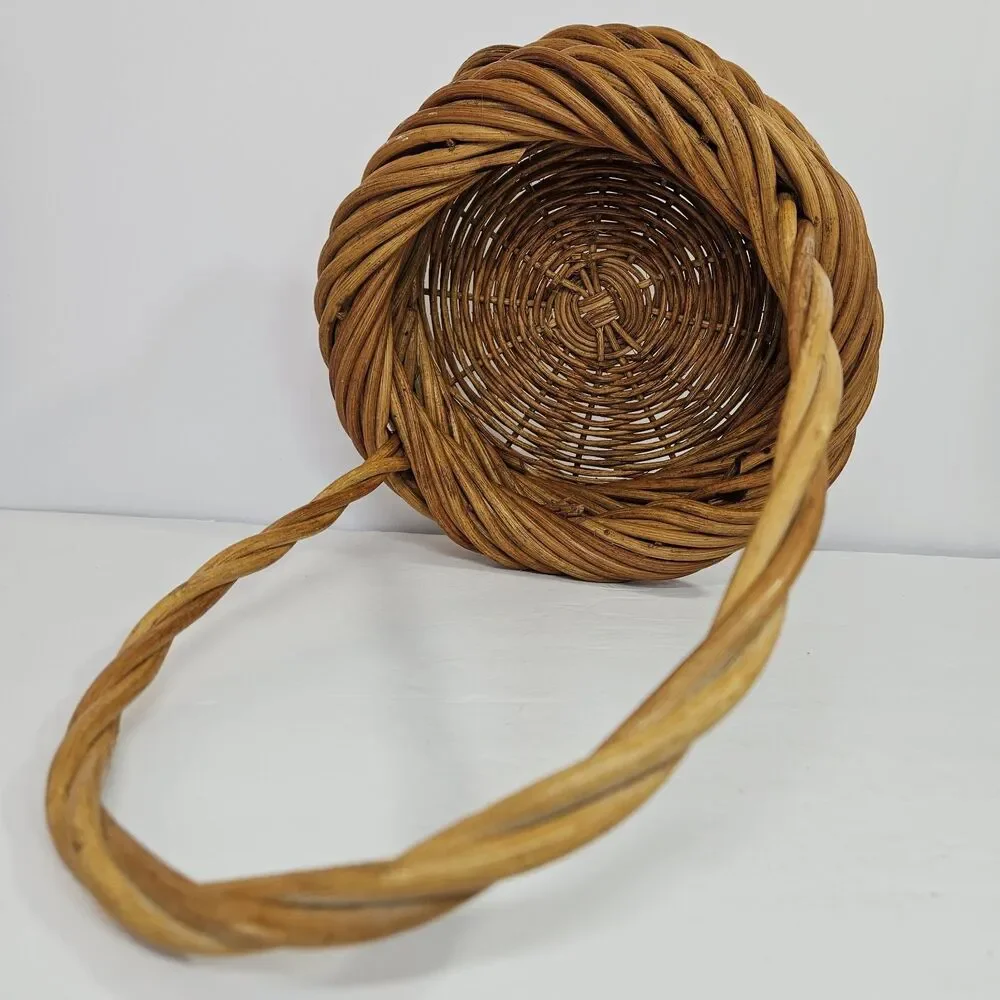 Vtg Wicker Basket with Handle Round Honey Willow Primitive Very Sturdy Handmade